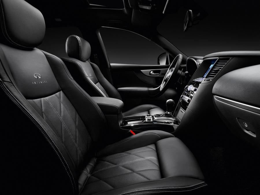  Infiniti FX Black & White 2013 года  (фото 2 из 5)